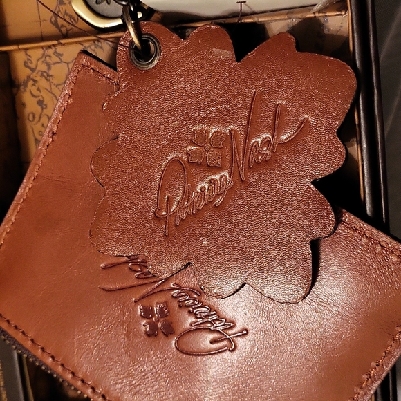 Patricia Nash cardcase & keychain fob - Picture 3 of 5